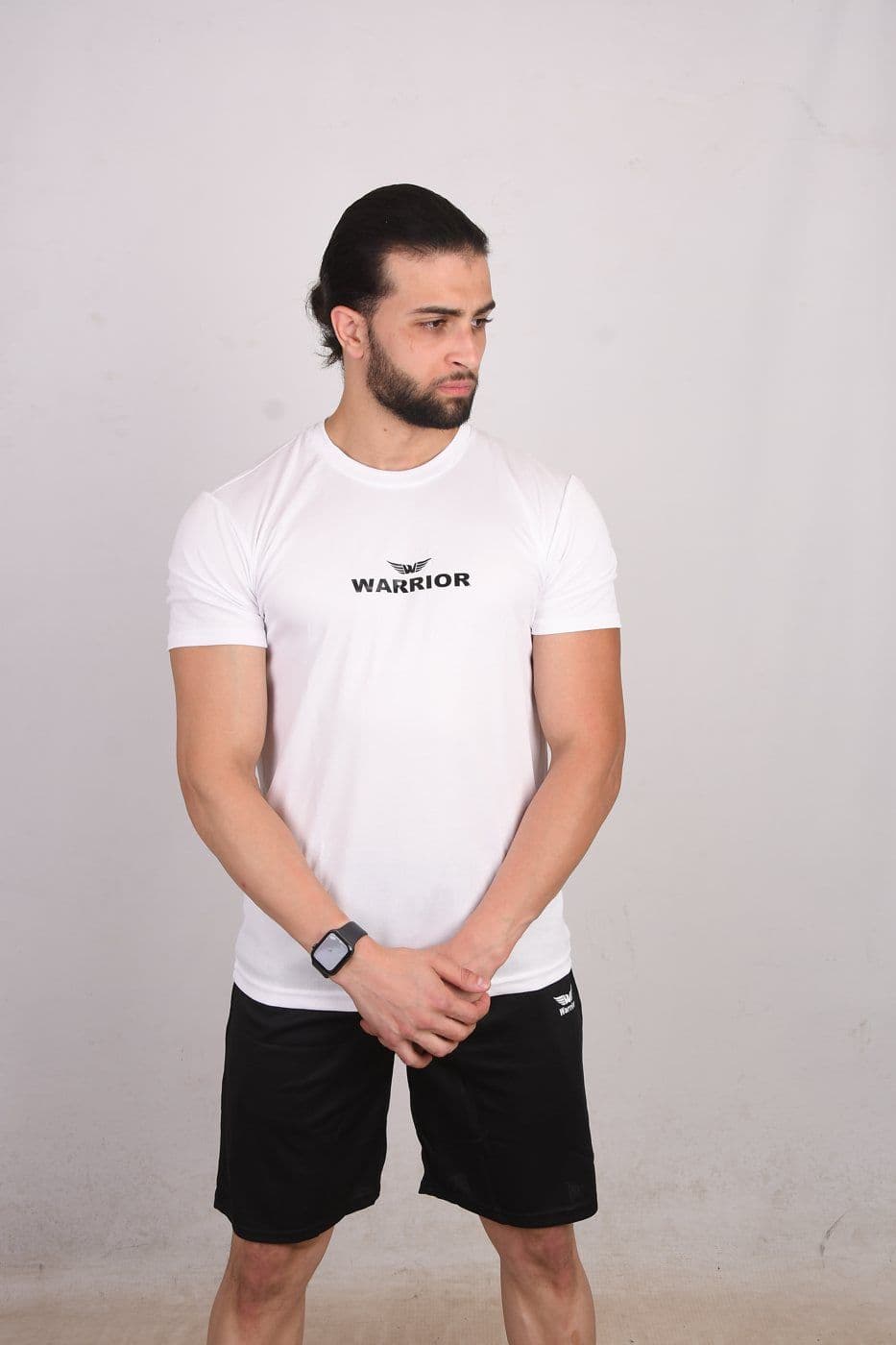 أبيض